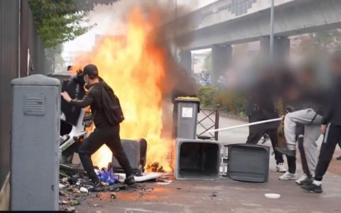Francia, protesta nei licei: 400 scuole chiuse, 40 presidi feriti. Darmanin: “I genitori paghino i danni”