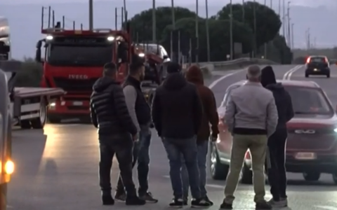 Caro-gasolio, cinque giorni di sciopero dei tir al Sud. Chiesto confronto al Governo, rischio stop nazionale