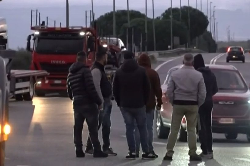 Caro-gasolio, cinque giorni di sciopero dei tir al Sud. Chiesto confronto al Governo, rischio stop nazionale