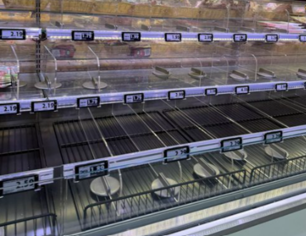 Protesta dei tir, il Sud resta bloccato: supermercati vuoti, distributori a secco e aeroporti senza carburante