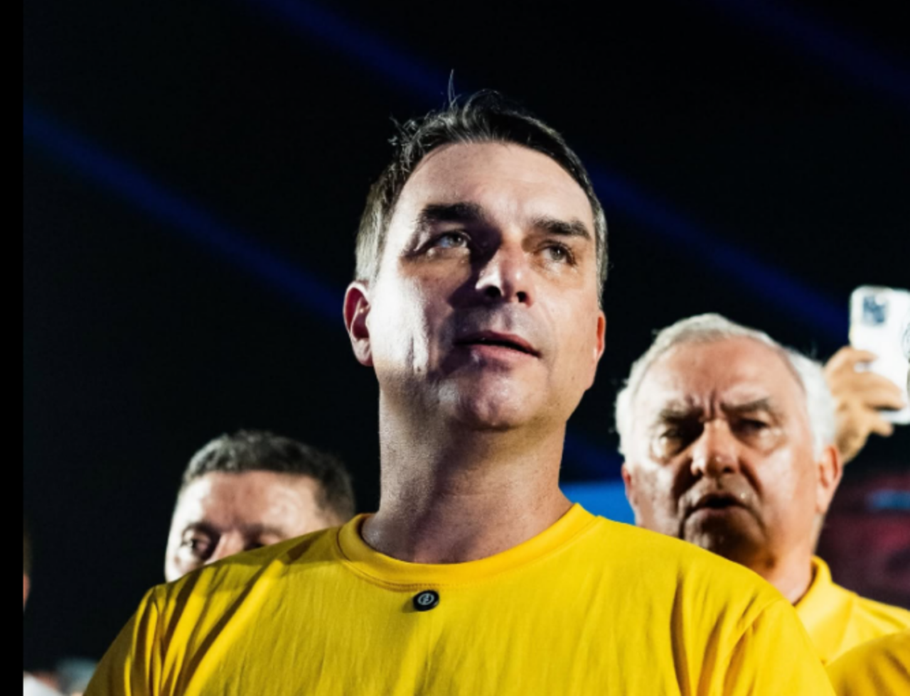 Perché Flávio Bolsonaro è fuggito negli Usa dopo la sconfitta elettorale in Brasile?