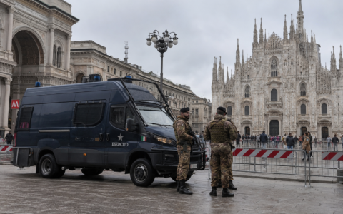 Milano blindata, arrivano 500 parà della Folgore: paura per le nuove proteste